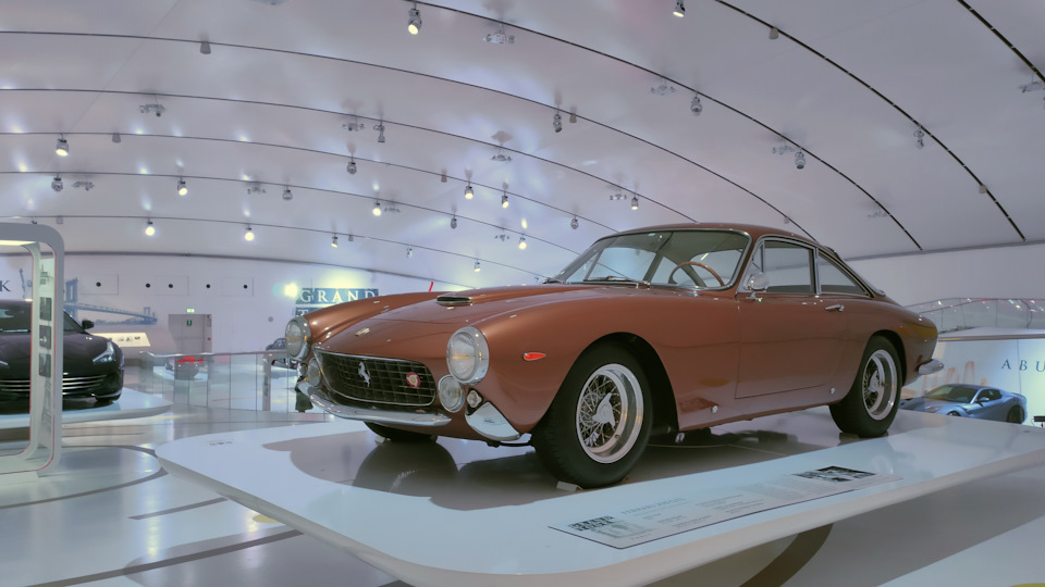 Музей Enzo Ferrari у Модені 3
