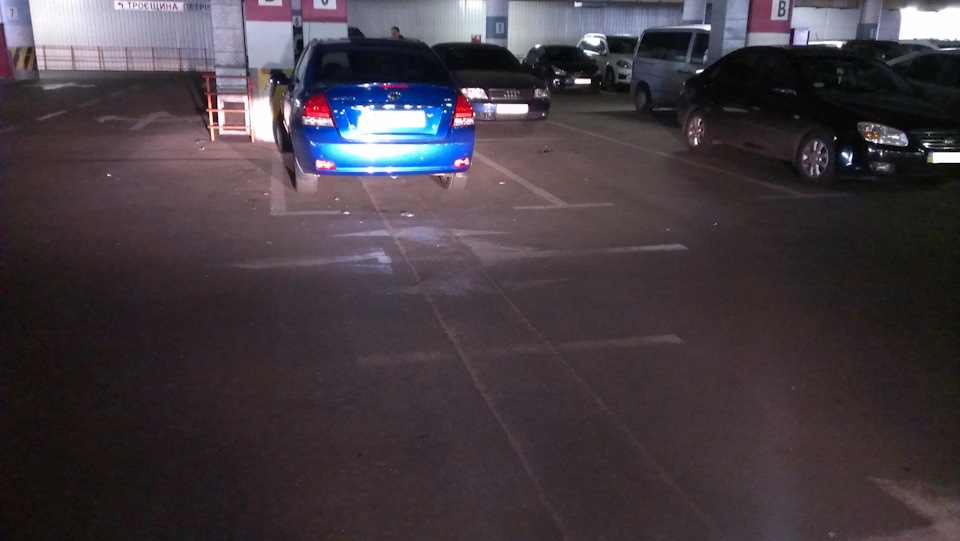 Заміна ламп ближнього світла Hyundai Elantra J4 (перші враження). 4