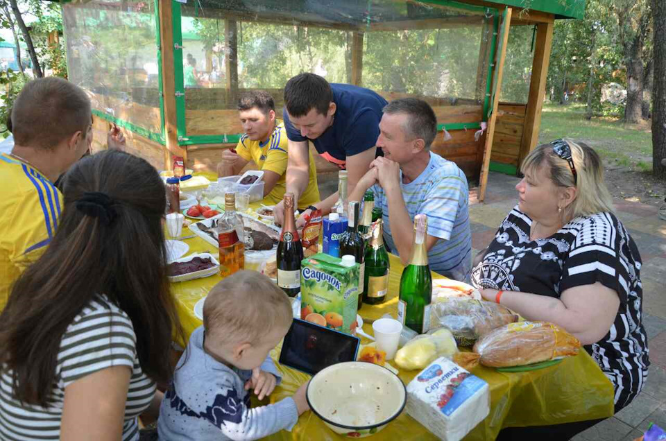 Як говориться ... нову машину потрібно обмити ..., так і вирішували :) 5
