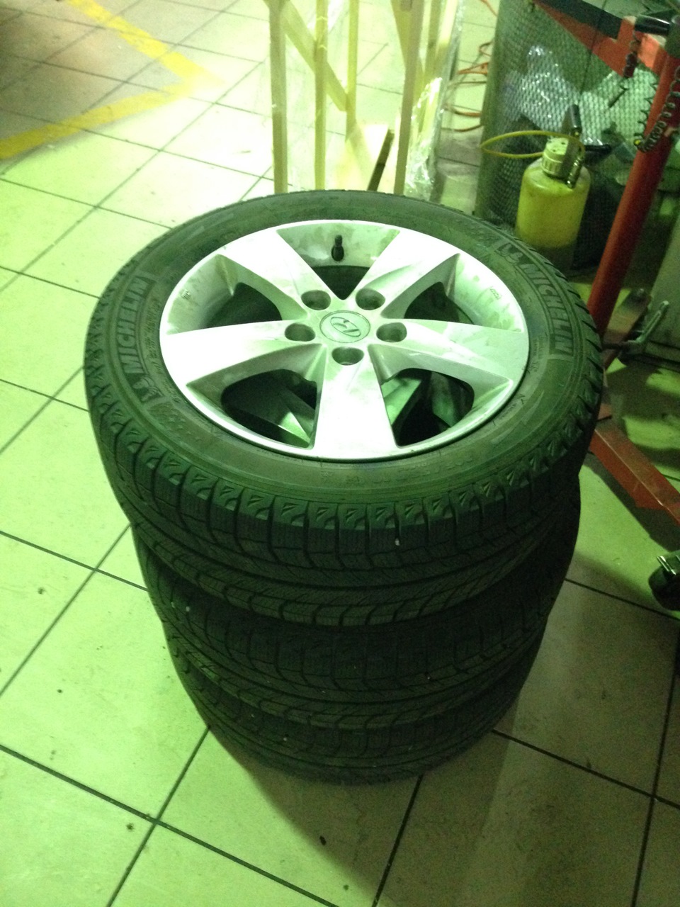 Зимова гума Michelin X-Ice Xi2 2