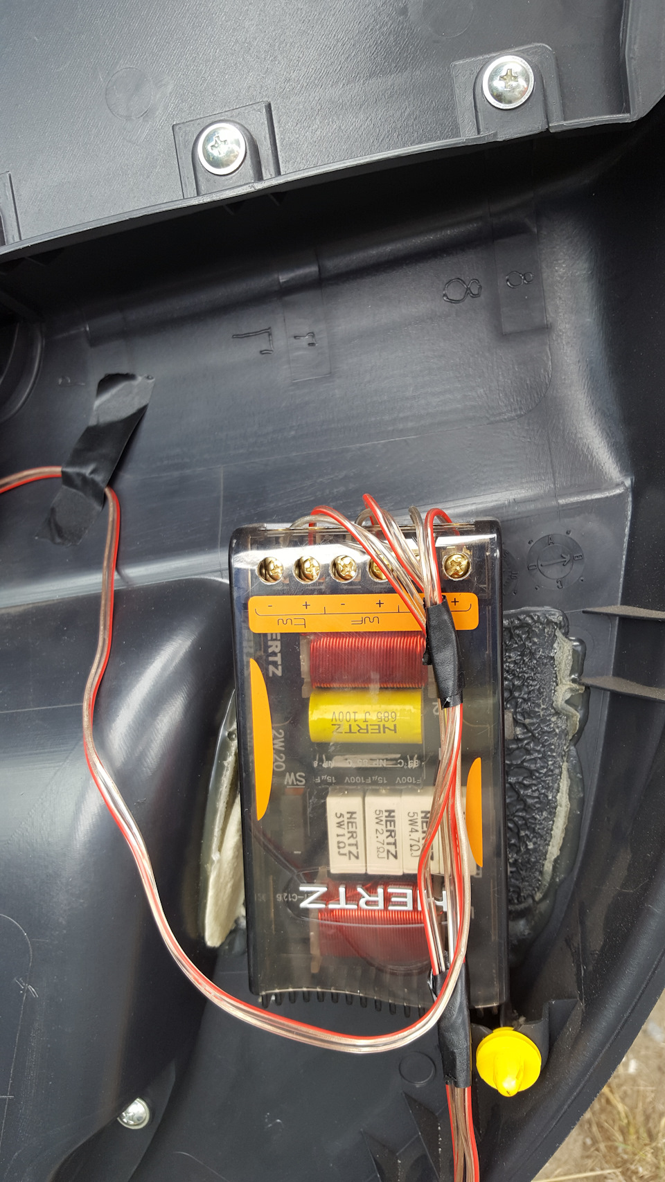 Автоакустика Hertz HSK 165 Hi-Energy та Саб Kicx ICQ-300 BA 4