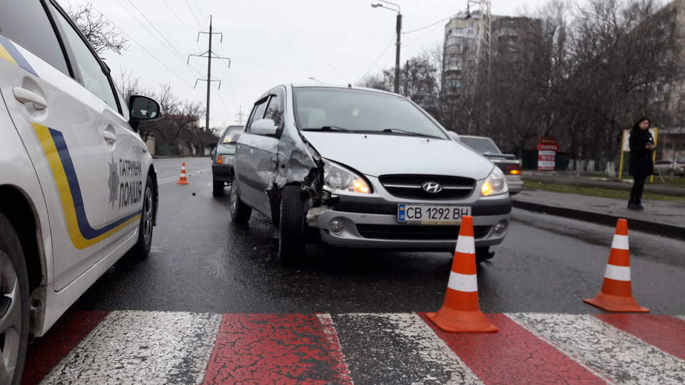 Перша ДТП. Відразу потужно в'їхав. 2
