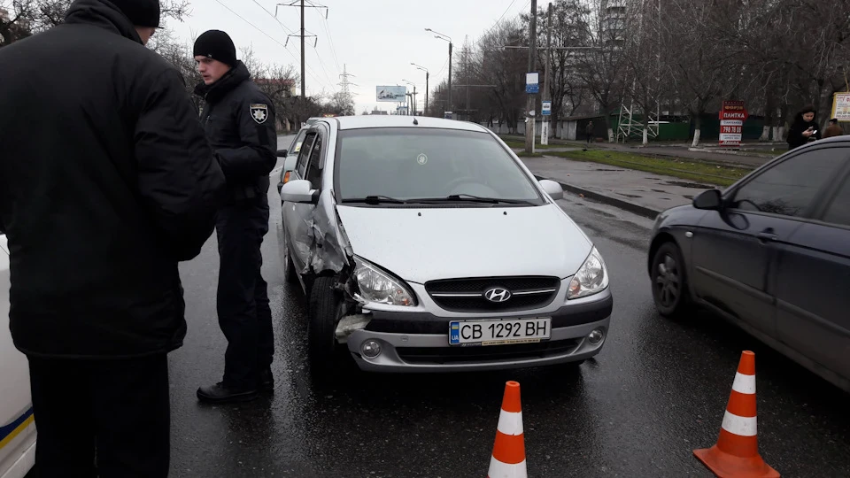 Перша ДТП. Відразу потужно в'їхав.