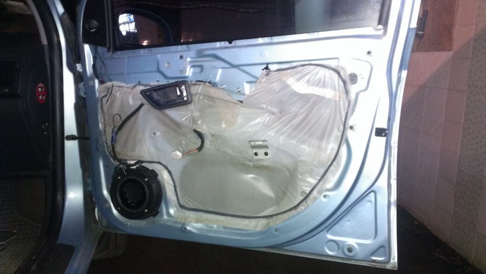 Заміна штатних колонок на Blaupunkt GTc 542 3