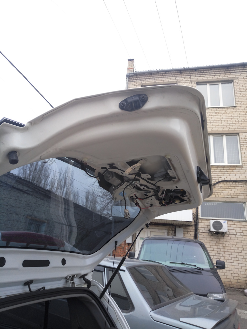 Зупинила поліція та заміна ламп підсвічування номера 1