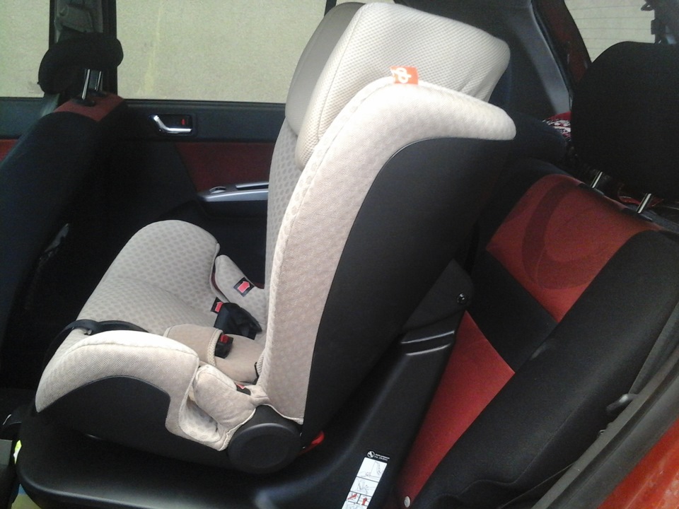 Автокрісло для дочки geoby 1