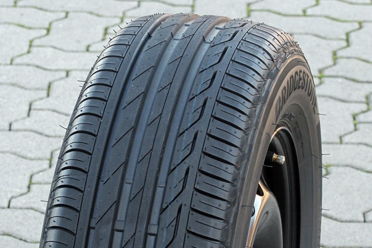 Шини літні BRIDGESTONE TURANZA T001 195/50R15 1