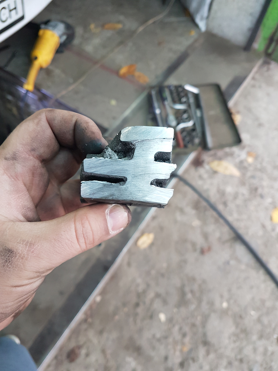 Кріплення генератора двигун D4BH 2