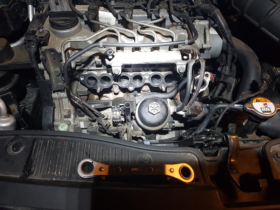 Зняття та чищення впускного колектора Hyundai i20, 1.1 crdi 4