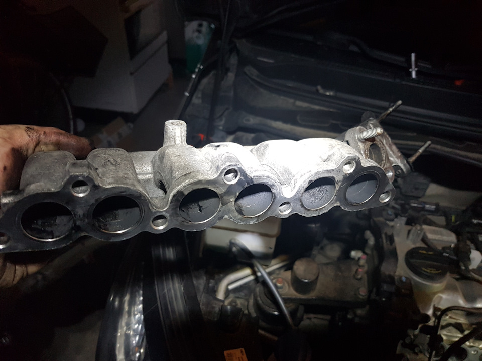 Зняття та чищення впускного колектора Hyundai i20, 1.1 crdi 3