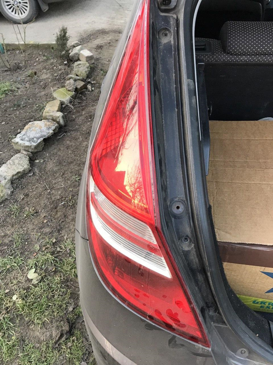 Що за нісенітниця або чому при натисканні педалі гальма спалахує підсвічування приладки? 4