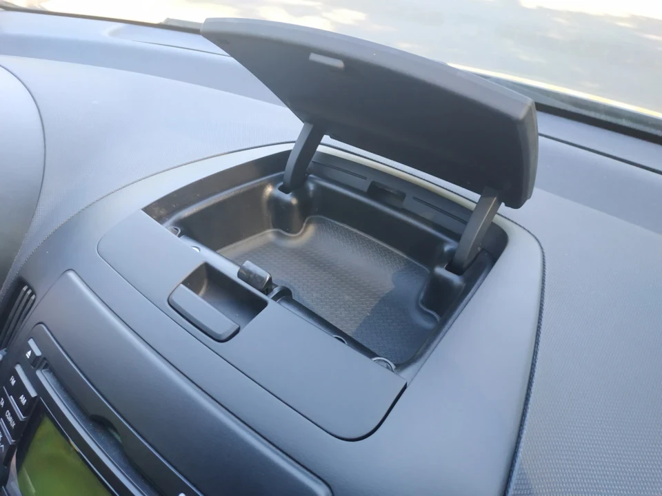 Встановлення бардачку i30