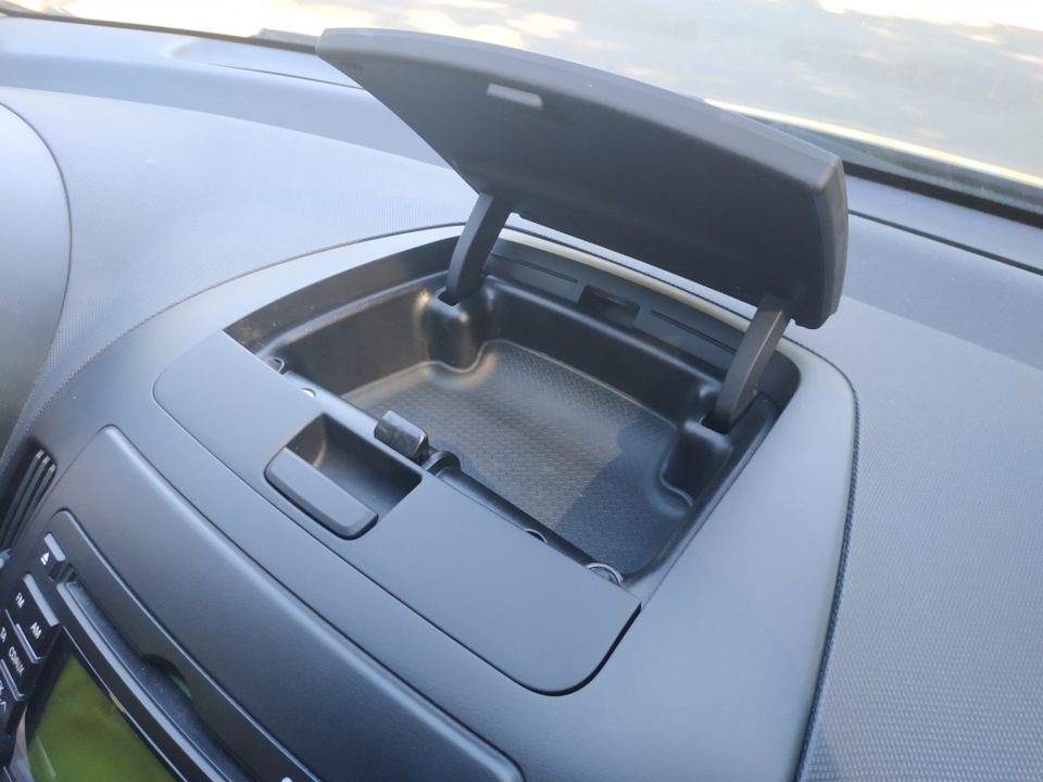 Встановлення бардачку i30 1