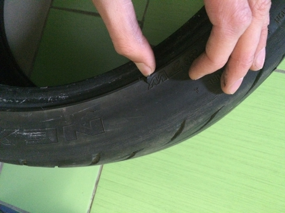 Продам гуму 215 40 R17 5