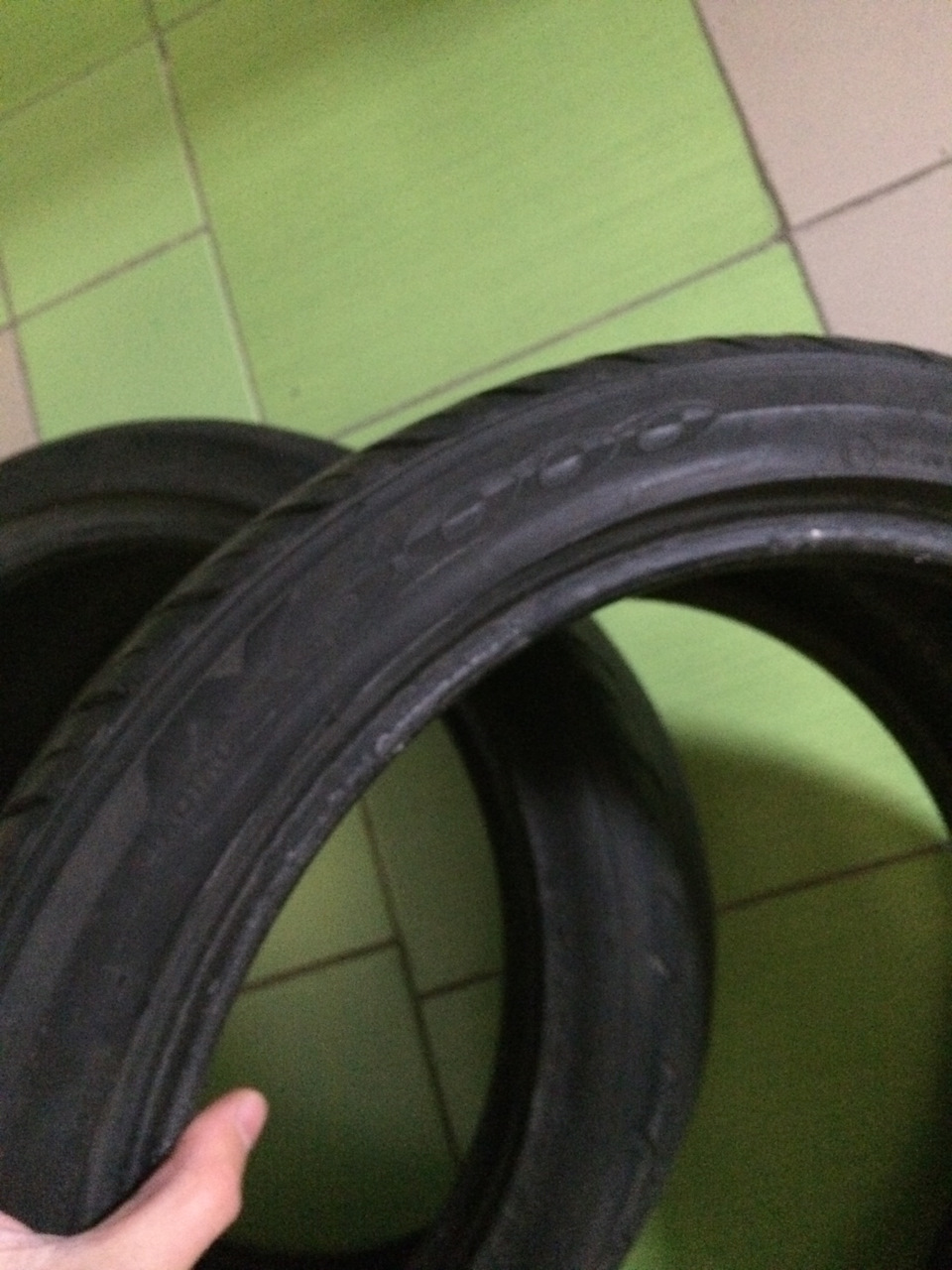 Продам гуму 215 40 R17 3