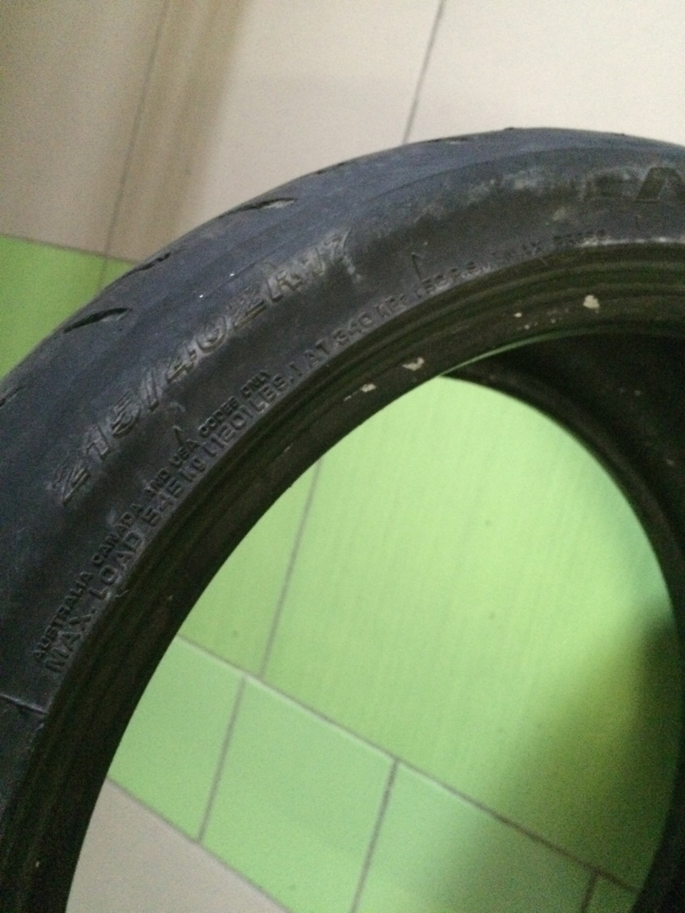 Продам гуму 215 40 R17 4