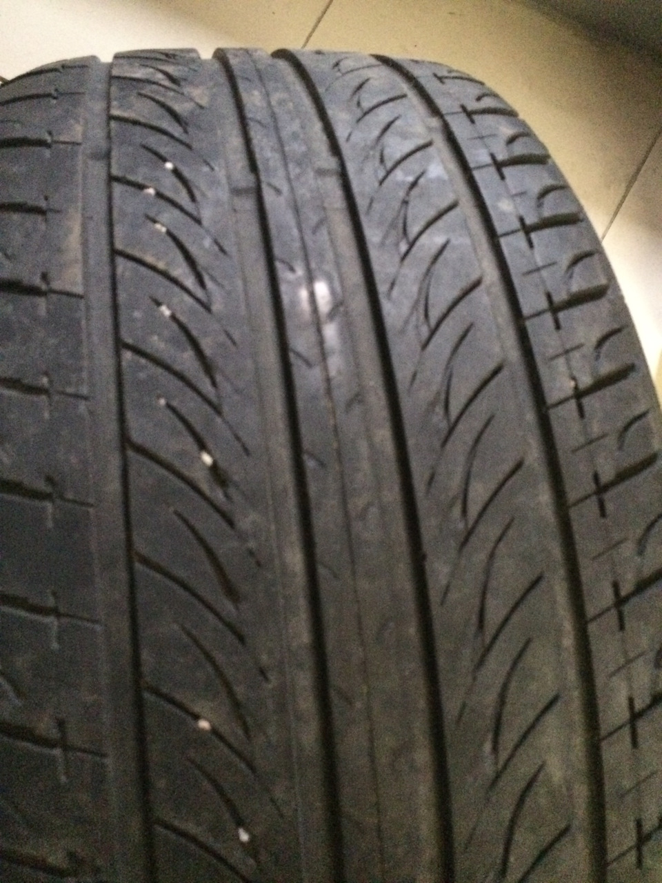 Продам гуму 215 40 R17 2