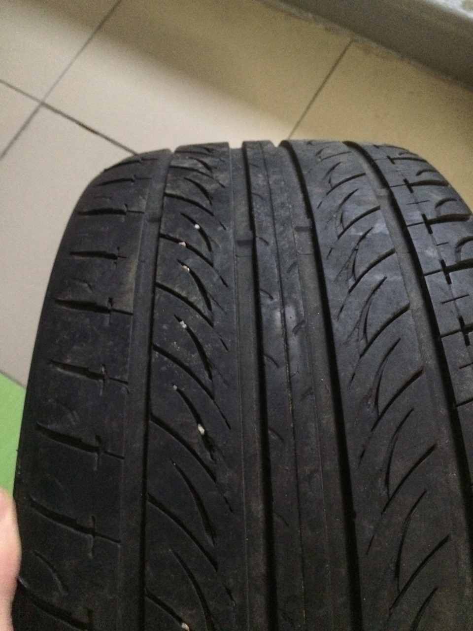Продам гуму 215 40 R17 1