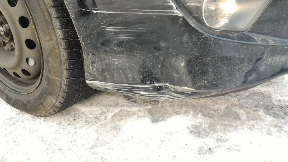 Паркувався у друзів уночі у дворі.