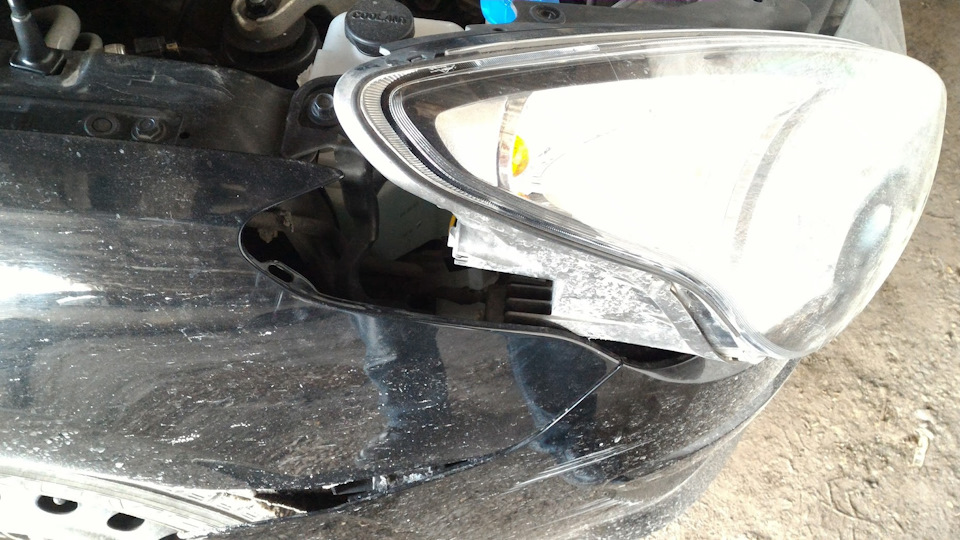 Заміна ламп ближнього світла на Hyundai i30, 1го покоління. 3