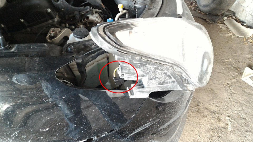Заміна ламп ближнього світла на Hyundai i30, 1го покоління. 4