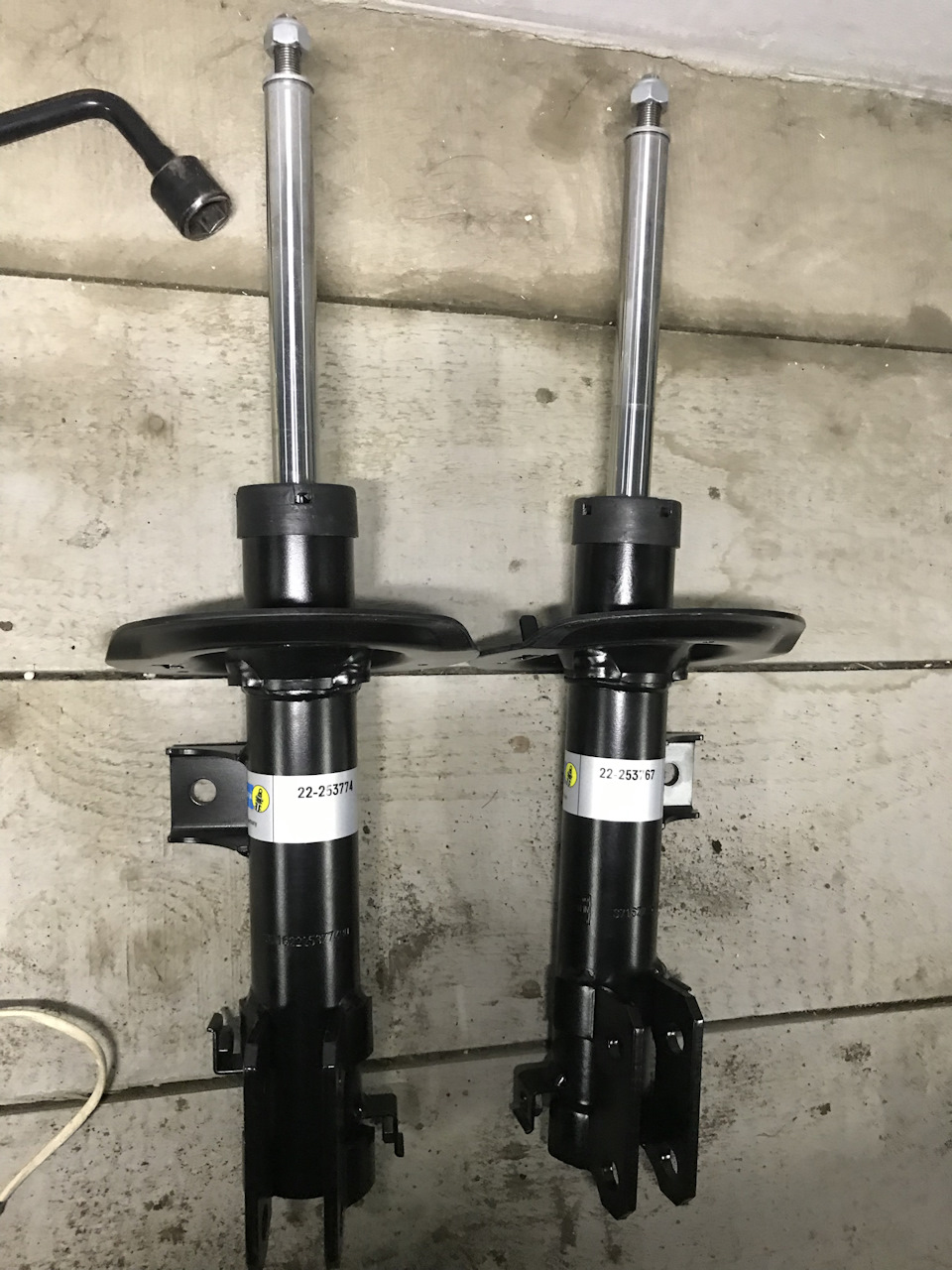 Заміна передніх амортизаторів bilstein В4! 1