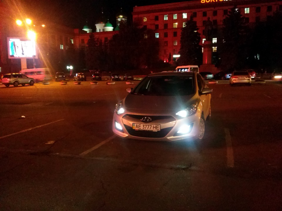 Нічні фото як світять птф з галогенками Silver Star 5000K 2