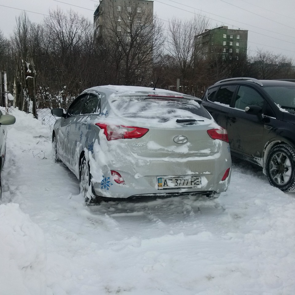 Відкапав машину зі снігу 4