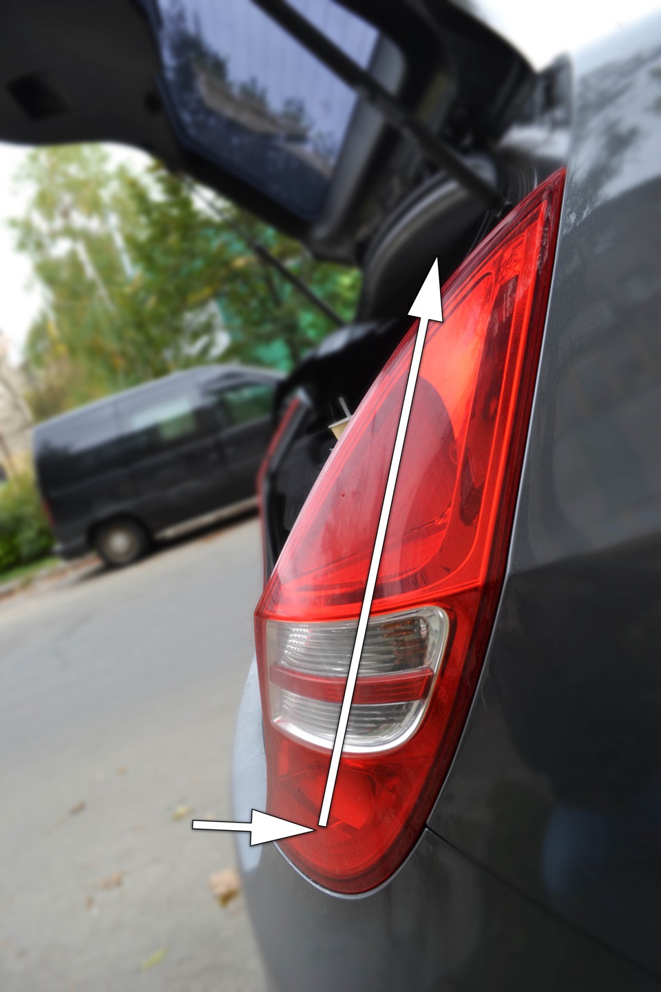 Заміна лампи стопа/габариту задньої фари Hyundai i30 I 5