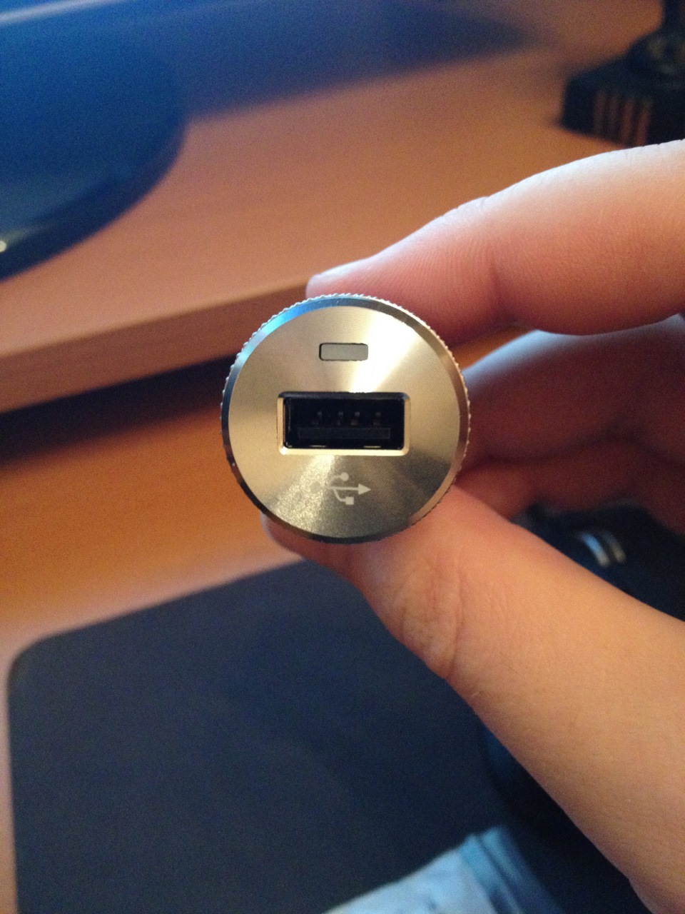 Оригінальна, додаткова USB-заряджання. 3