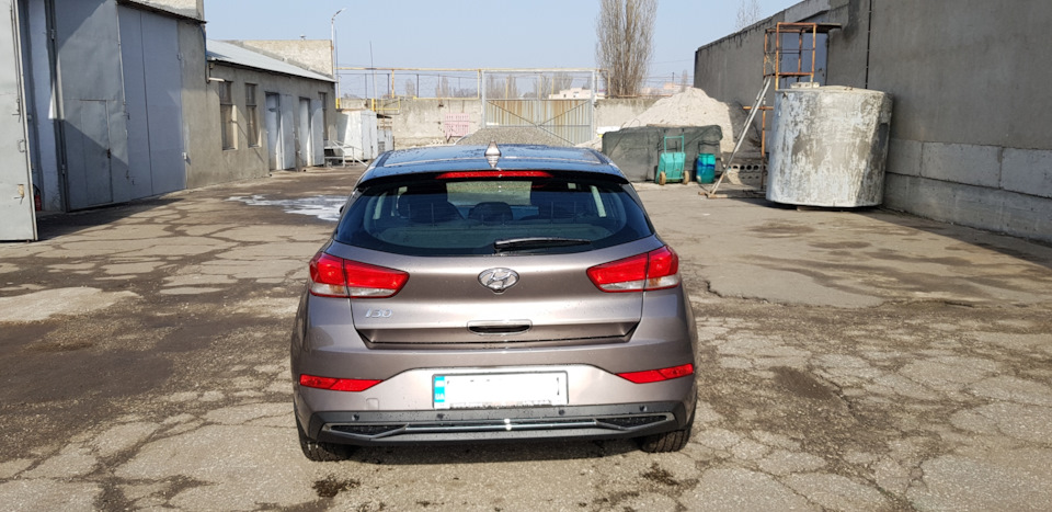 Тільки фото машини і про зимову гуму від салону 5