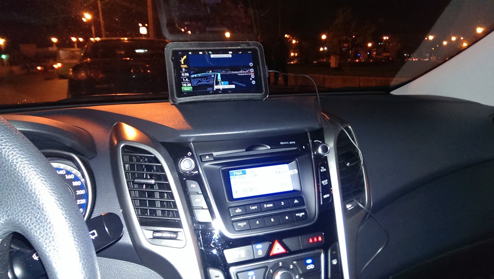 Реєстратор, партронік, планшет та HTC One. 3