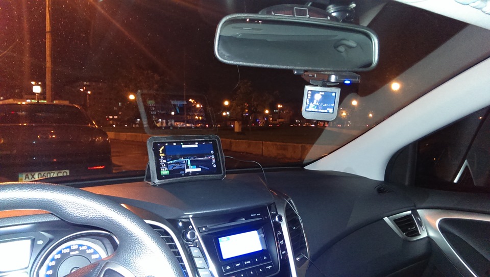 Реєстратор, партронік, планшет та HTC One. 4