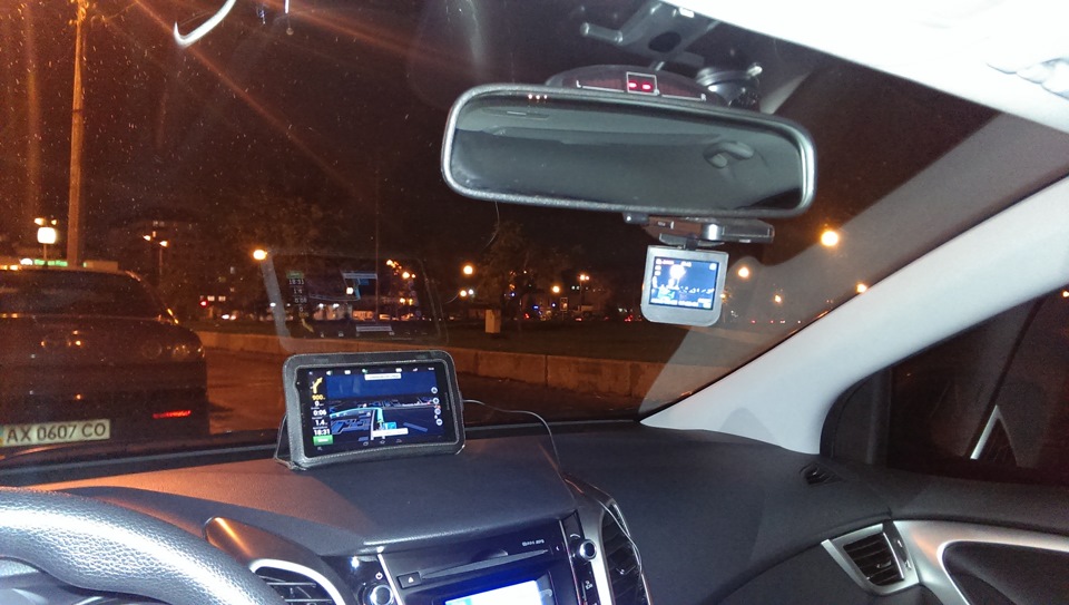 Реєстратор, партронік, планшет та HTC One. 5