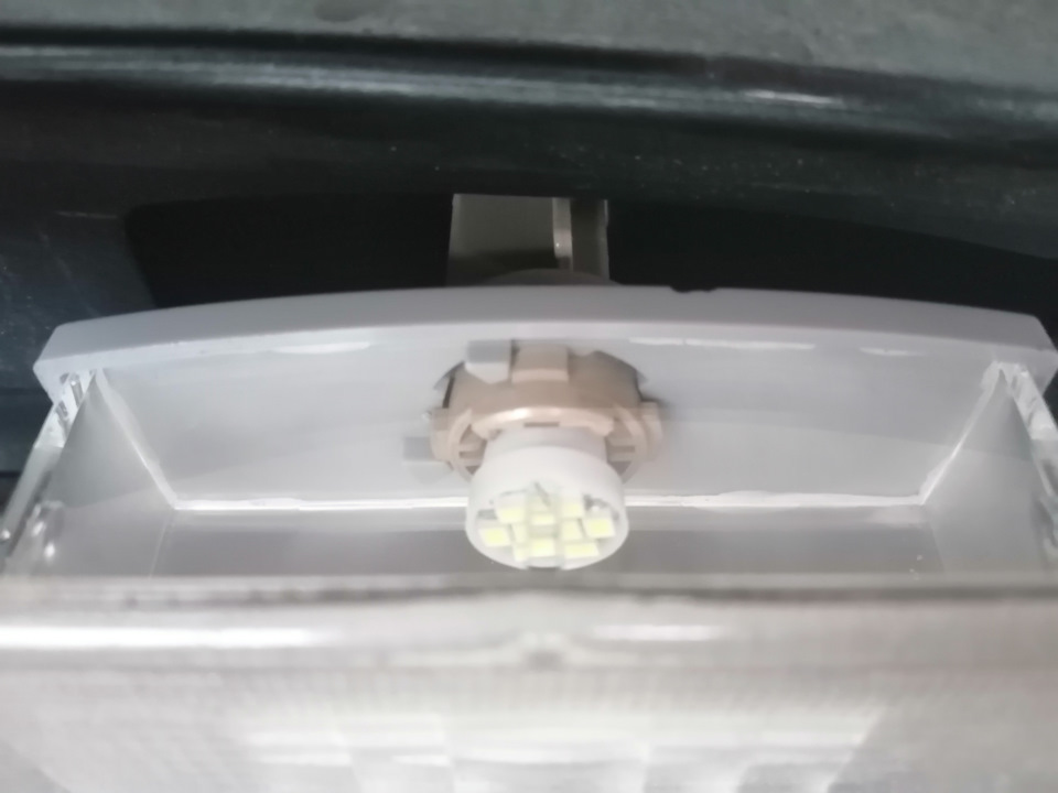 Лампочки led у підсвічування номера 2