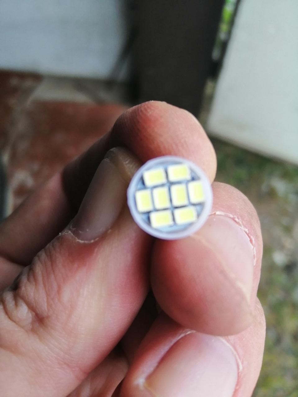 Лампочки led у підсвічування номера 4