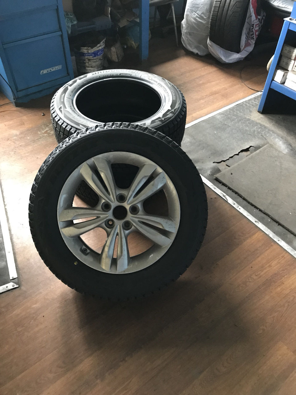 Bridgestone Blizzak DM-V2 225/60 R17 99S 2