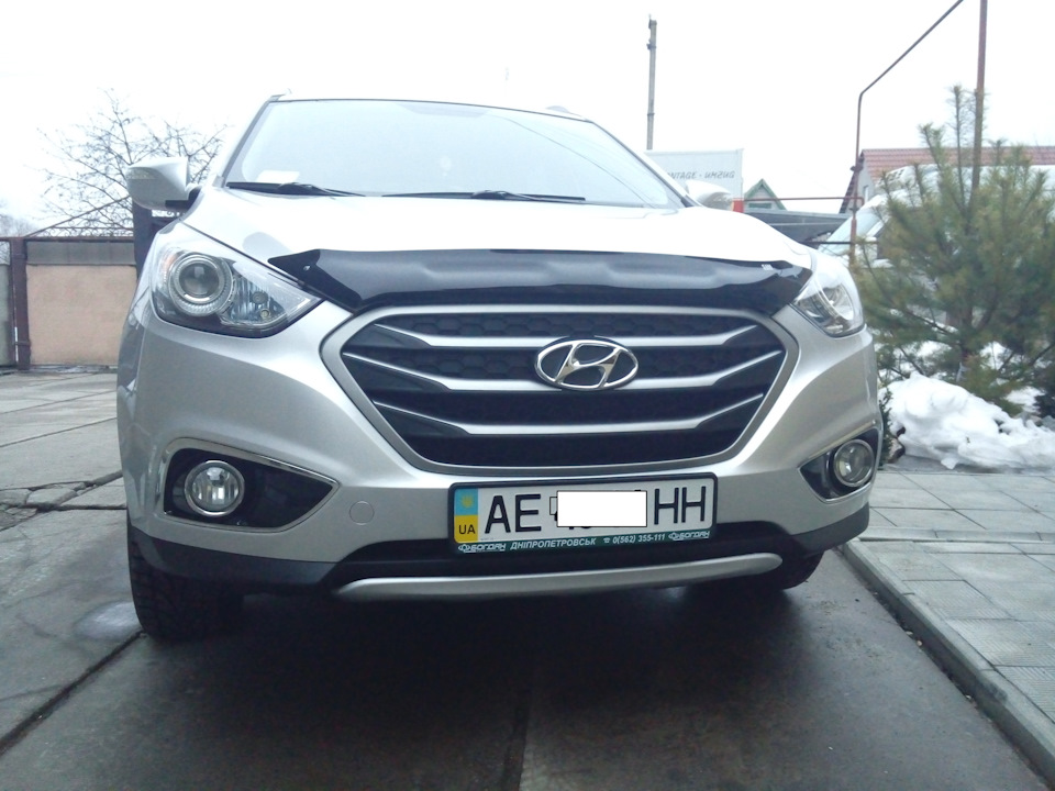 Продам накладку Tuix переднього бампера Hyundai ix35 2