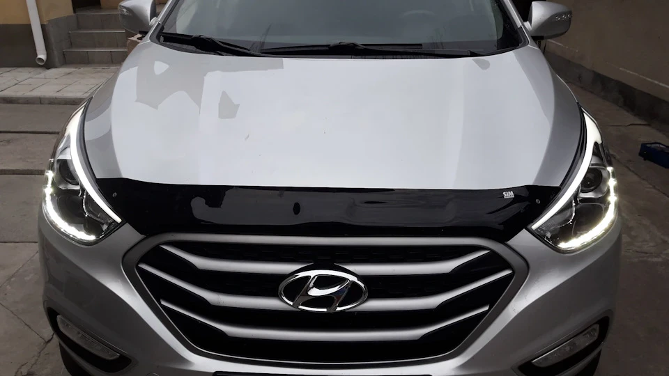 Встановлення передніх фар LED DRL Bi-Xenon на Hyundai ix-35 від рестайлу.