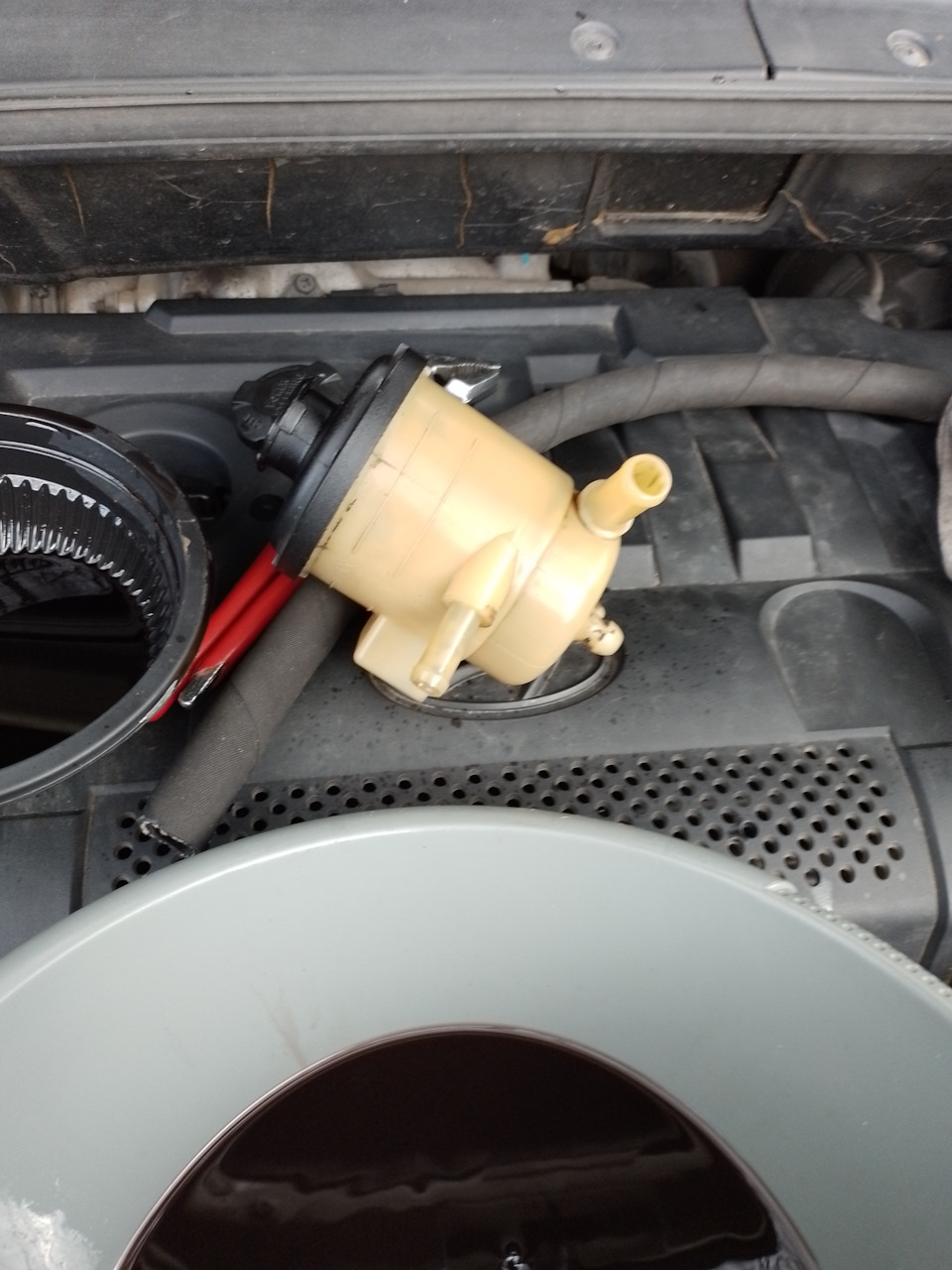Hyundai Matrix 1.8 2006 повна заміна масла в гідропідсилювачі керма 4