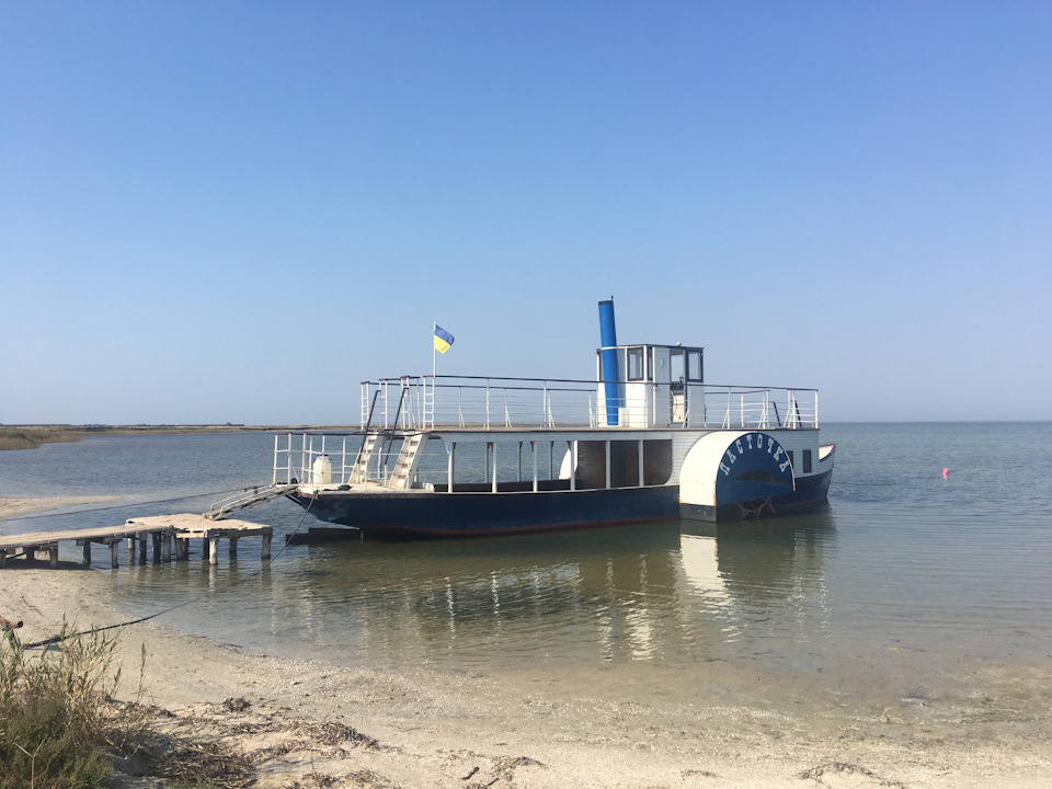 Літо минуло, але ми з моєю родиною та матрьошкою встигли побувати на морі. 5