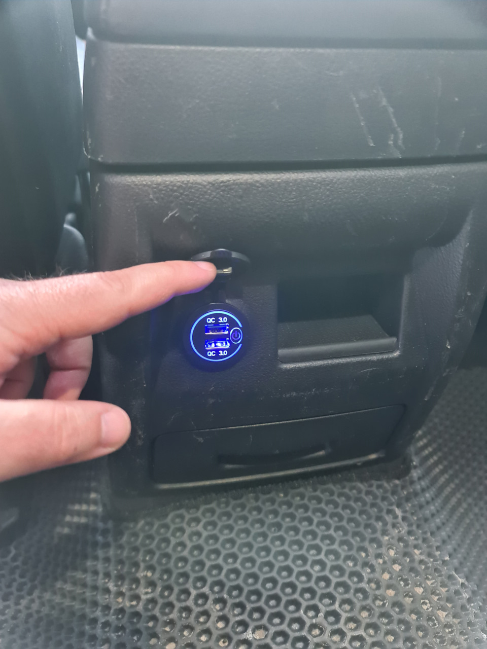 Заміна прикурювача на USB 3.0 4