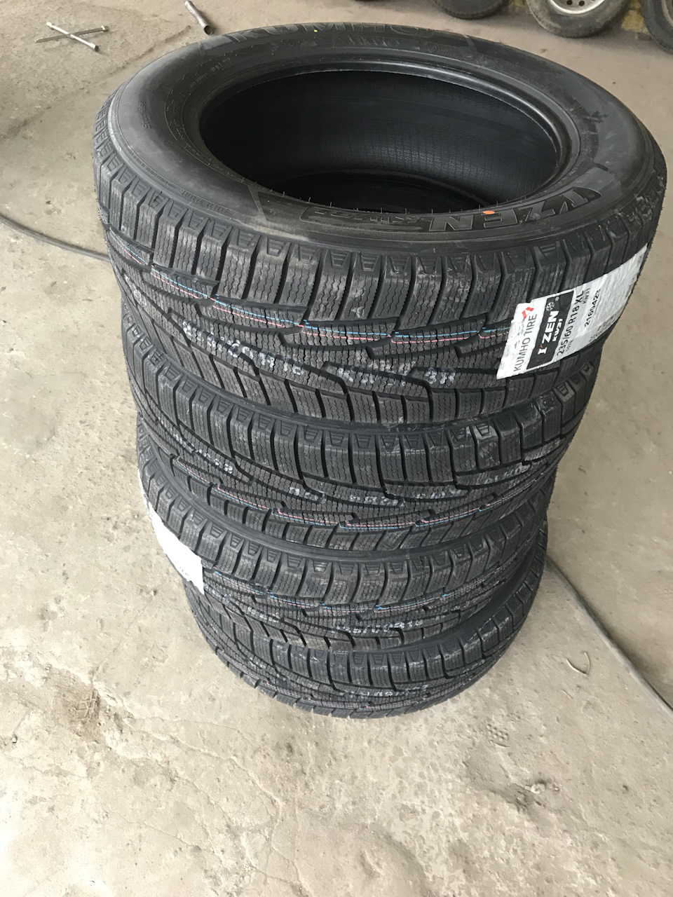 Зимова гума Kumho Izen KW31 1