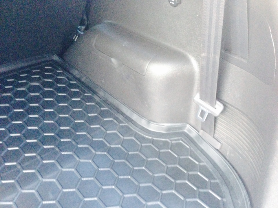 Килимок у багажник. 4