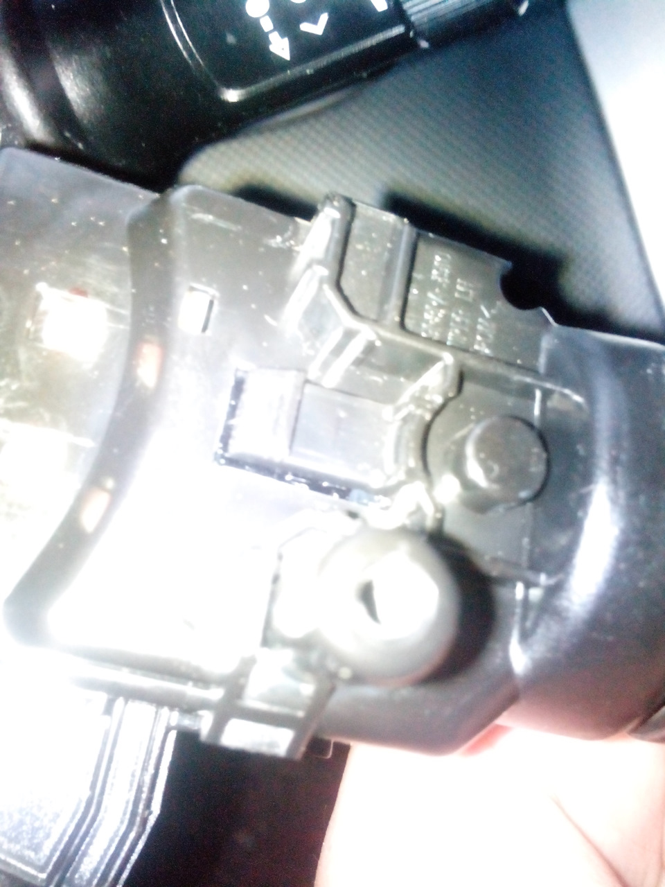 Подрулевий перемикач склоомивача вийшов з ладу 1