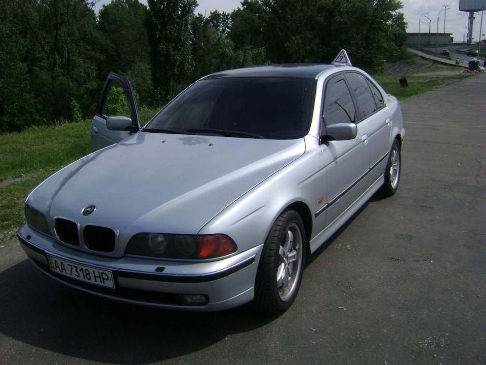 Машина автошколи. BMW 528. 2