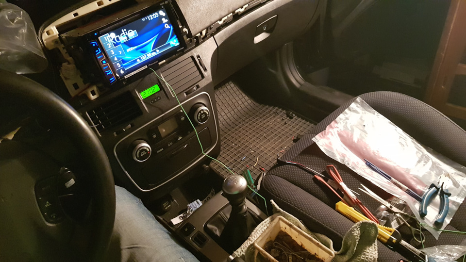 Установка магнітоли Pioneer AVH-395BT 5