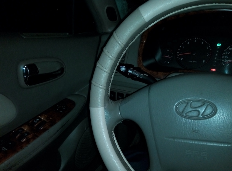 Емблема Hyundai на кермі 2