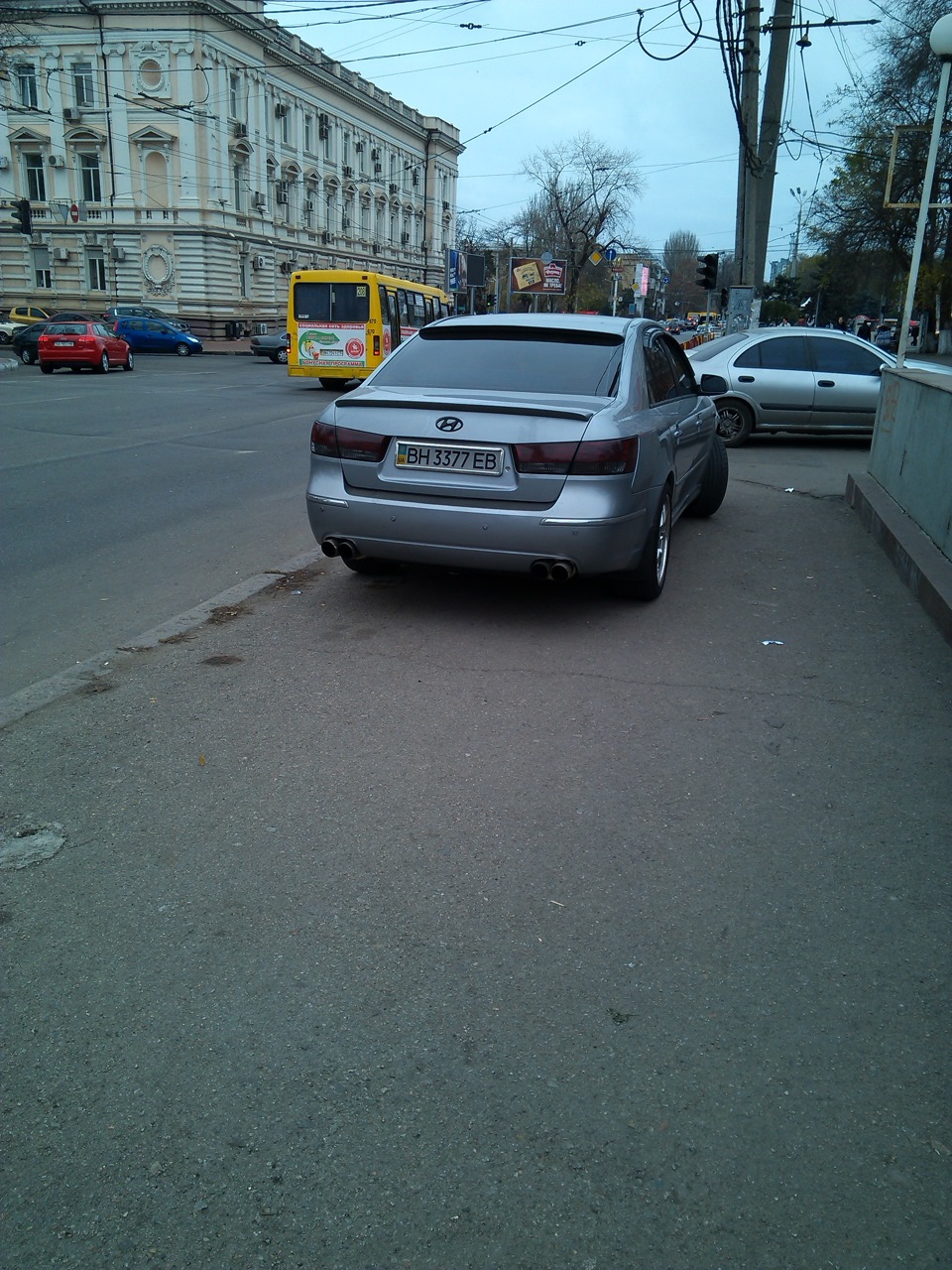 спостерігав ракету одну)))) 2