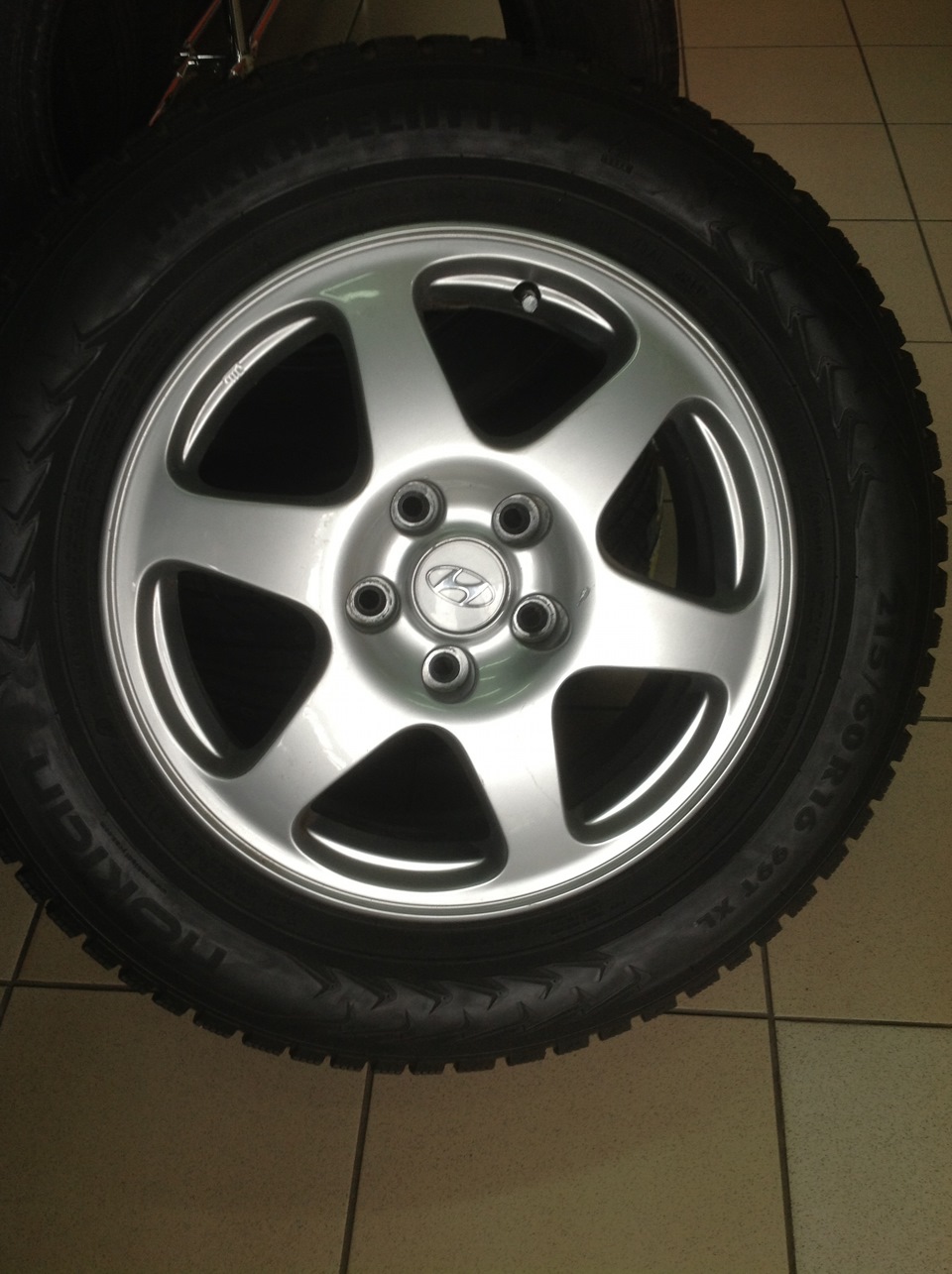 Продам шини з дисками 5/114.3 r16 4